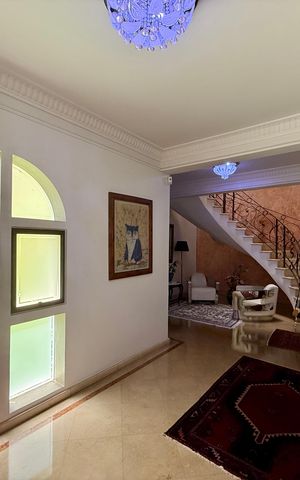 Casa à venda com 500m², 6 quartos e 6 vagas Casa à venda com 500m², 6 quartos e 6 vagasSala