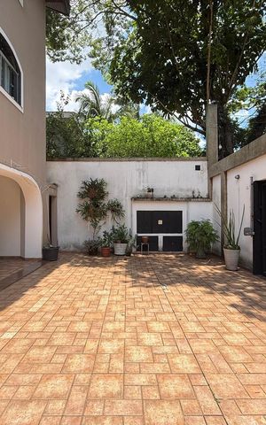 Casa à venda com 500m², 6 quartos e 6 vagas Casa à venda com 500m², 6 quartos e 6 vagasGaragem