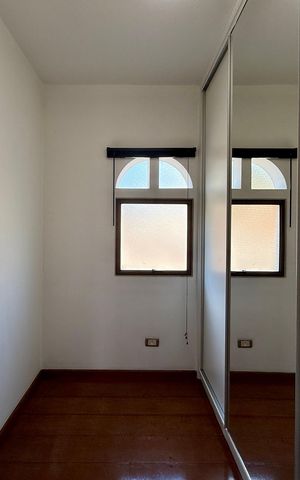 Casa à venda com 500m², 6 quartos e 6 vagas Casa à venda com 500m², 6 quartos e 6 vagasCloset Suíte 4