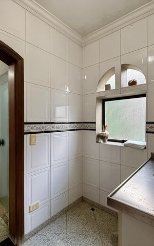Casa à venda com 500m², 6 quartos e 6 vagas Casa à venda com 500m², 6 quartos e 6 vagasCozinha Apoio