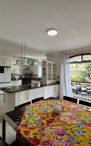 Casa à venda com 500m², 6 quartos e 6 vagas Casa à venda com 500m², 6 quartos e 6 vagasCozinha