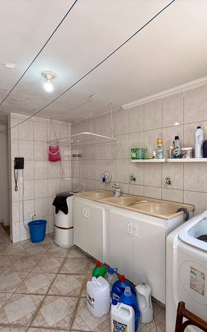 Casa à venda com 500m², 6 quartos e 6 vagas Casa à venda com 500m², 6 quartos e 6 vagasÁrea de Serviço