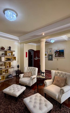 Casa à venda com 500m², 6 quartos e 6 vagas Casa à venda com 500m², 6 quartos e 6 vagasSala