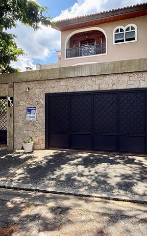 Casa à venda com 500m², 6 quartos e 6 vagas Casa à venda com 500m², 6 quartos e 6 vagasFachada