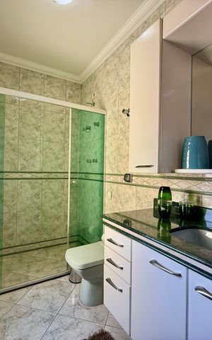 Casa à venda com 500m², 6 quartos e 6 vagas Casa à venda com 500m², 6 quartos e 6 vagasBanheiro Suíte 2