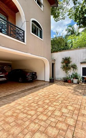 Casa à venda com 500m², 6 quartos e 6 vagas Casa à venda com 500m², 6 quartos e 6 vagasGaragem