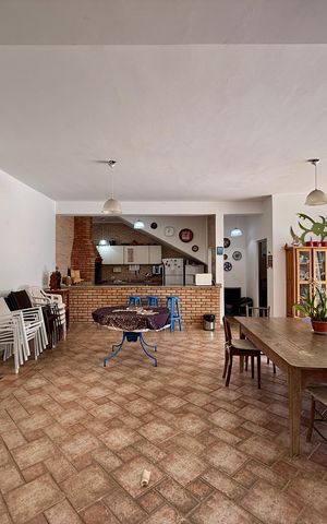 Casa à venda com 500m², 6 quartos e 6 vagas Casa à venda com 500m², 6 quartos e 6 vagasÁrea comum