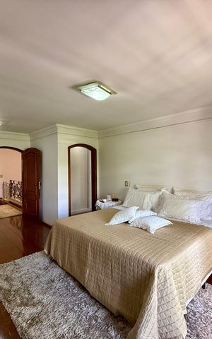 Casa à venda com 500m², 6 quartos e 6 vagas Casa à venda com 500m², 6 quartos e 6 vagasSuíte 1