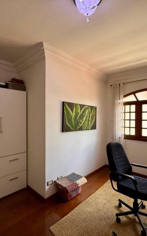 Casa à venda com 500m², 6 quartos e 6 vagas Casa à venda com 500m², 6 quartos e 6 vagasEscritório 2