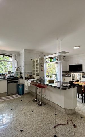 Casa à venda com 500m², 6 quartos e 6 vagas Casa à venda com 500m², 6 quartos e 6 vagasCozinha