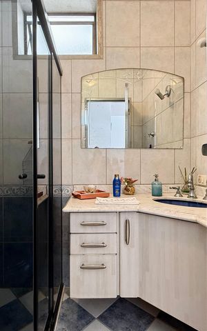 Casa à venda com 500m², 6 quartos e 6 vagas Casa à venda com 500m², 6 quartos e 6 vagasBanheiro Salão/Piscina