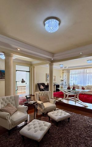 Casa à venda com 500m², 6 quartos e 6 vagas Casa à venda com 500m², 6 quartos e 6 vagasSala