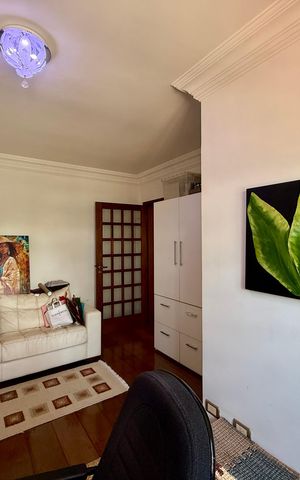 Casa à venda com 500m², 6 quartos e 6 vagas Casa à venda com 500m², 6 quartos e 6 vagasEscritório 2