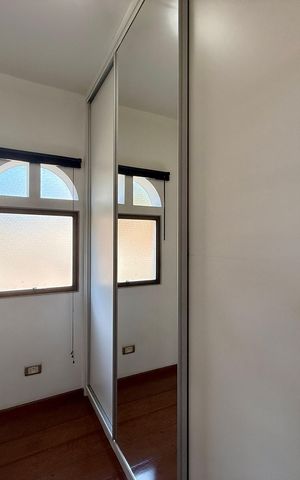Casa à venda com 500m², 6 quartos e 6 vagas Casa à venda com 500m², 6 quartos e 6 vagasCloset Suíte 4