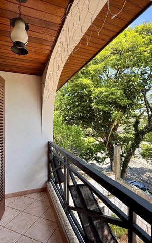 Casa à venda com 500m², 6 quartos e 6 vagas Casa à venda com 500m², 6 quartos e 6 vagasSacada Suíte 1