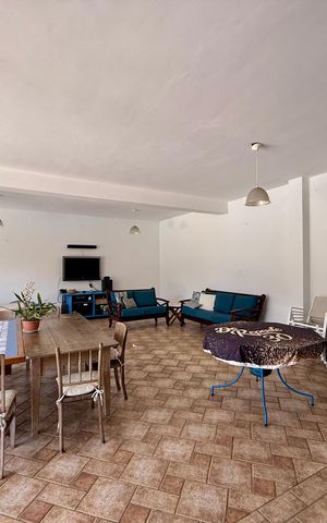Casa à venda com 500m², 6 quartos e 6 vagas Casa à venda com 500m², 6 quartos e 6 vagasÁrea comum