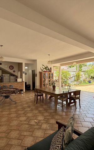 Casa à venda com 500m², 6 quartos e 6 vagas Casa à venda com 500m², 6 quartos e 6 vagasÁrea comum