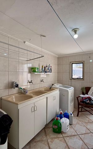 Casa à venda com 500m², 6 quartos e 6 vagas Casa à venda com 500m², 6 quartos e 6 vagasÁrea de Serviço