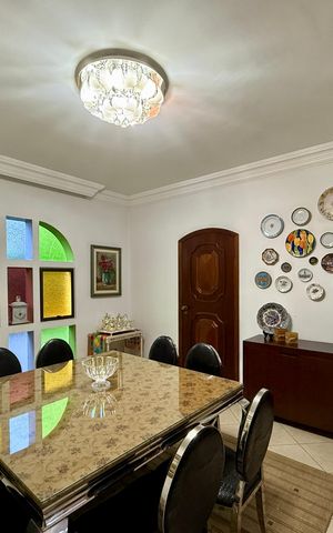 Casa à venda com 500m², 6 quartos e 6 vagas Casa à venda com 500m², 6 quartos e 6 vagasSala