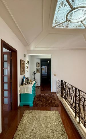 Casa à venda com 500m², 6 quartos e 6 vagas Casa à venda com 500m², 6 quartos e 6 vagasCorredor Suítes