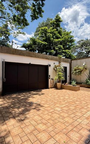 Casa à venda com 500m², 6 quartos e 6 vagas Casa à venda com 500m², 6 quartos e 6 vagasGaragem
