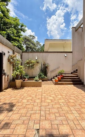 Casa à venda com 500m², 6 quartos e 6 vagas Casa à venda com 500m², 6 quartos e 6 vagasGaragem