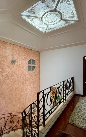 Casa à venda com 500m², 6 quartos e 6 vagas Casa à venda com 500m², 6 quartos e 6 vagasCorredor Suítes