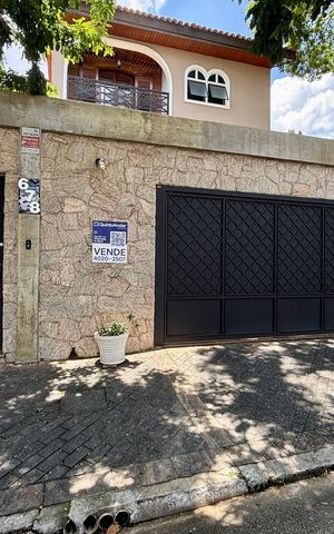 Casa à venda com 500m², 6 quartos e 6 vagas Casa à venda com 500m², 6 quartos e 6 vagasFachada