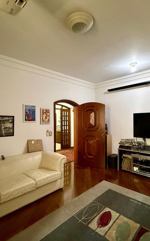 Casa à venda com 500m², 6 quartos e 6 vagas Casa à venda com 500m², 6 quartos e 6 vagasSala