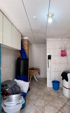 Casa à venda com 500m², 6 quartos e 6 vagas Casa à venda com 500m², 6 quartos e 6 vagasÁrea de Serviço