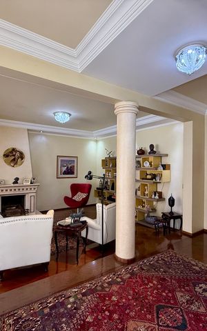 Casa à venda com 500m², 6 quartos e 6 vagas Casa à venda com 500m², 6 quartos e 6 vagasSala