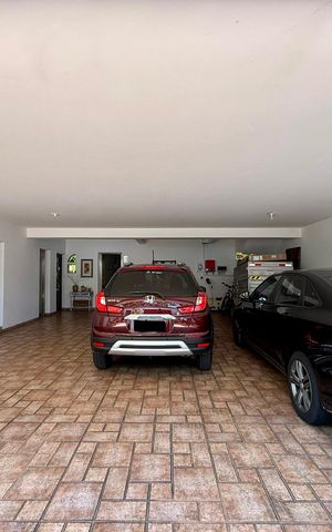 Casa à venda com 500m², 6 quartos e 6 vagas Casa à venda com 500m², 6 quartos e 6 vagasGaragem