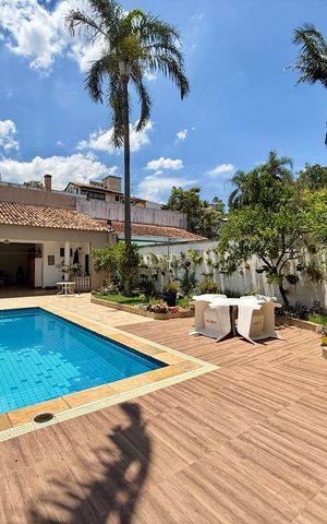 Casa à venda com 500m², 6 quartos e 6 vagas Casa à venda com 500m², 6 quartos e 6 vagasPiscina