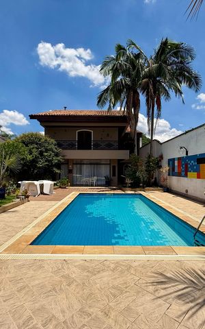 Casa à venda com 500m², 6 quartos e 6 vagas Casa à venda com 500m², 6 quartos e 6 vagasPiscina