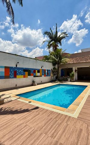 Casa à venda com 500m², 6 quartos e 6 vagas Casa à venda com 500m², 6 quartos e 6 vagasPiscina