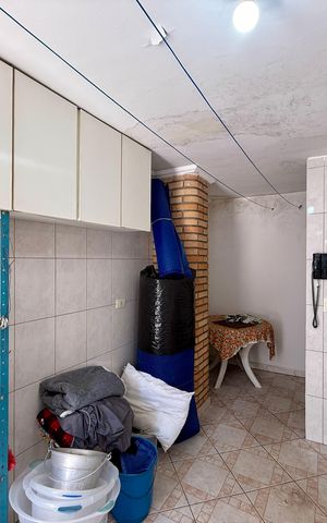 Casa à venda com 500m², 6 quartos e 6 vagas Casa à venda com 500m², 6 quartos e 6 vagasÁrea de Serviço