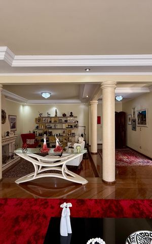 Casa à venda com 500m², 6 quartos e 6 vagas Casa à venda com 500m², 6 quartos e 6 vagasSala