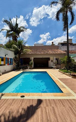 Casa à venda com 500m², 6 quartos e 6 vagas Casa à venda com 500m², 6 quartos e 6 vagasPiscina