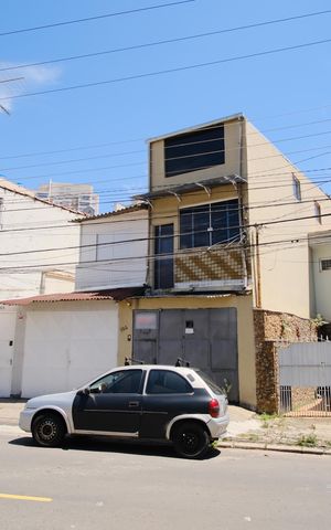 Casa à venda com 280m², 4 quartos e 3 vagasFachada
