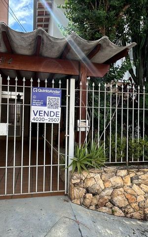 Casa à venda com 136m², 4 quartos e 2 vagas Casa à venda com 136m², 4 quartos e 2 vagasFachada