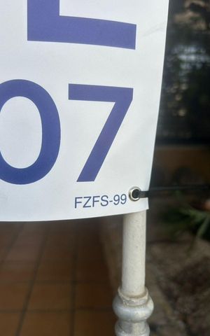Casa à venda com 136m², 4 quartos e 2 vagas Casa à venda com 136m², 4 quartos e 2 vagasPlaca