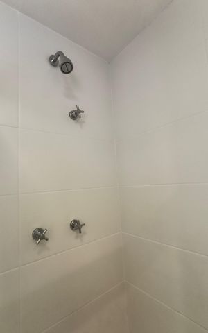 Apartamento à venda com 82m², 2 quartos e 2 vagasBanheiro da Suíte 1