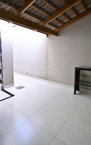 Casa à venda com 180m², 3 quartos e 3 vagas Casa à venda com 180m², 3 quartos e 3 vagasÁrea comum