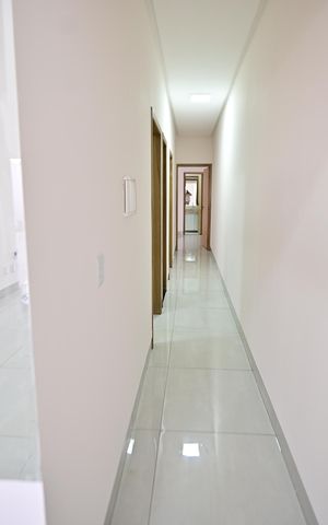 Casa à venda com 180m², 3 quartos e 3 vagas Casa à venda com 180m², 3 quartos e 3 vagasCorredor