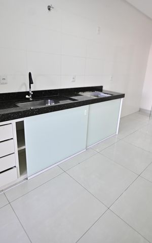Casa à venda com 180m², 3 quartos e 3 vagas Casa à venda com 180m², 3 quartos e 3 vagasCozinha