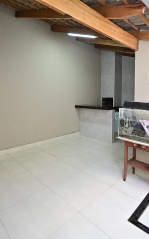 Casa à venda com 180m², 3 quartos e 3 vagas Casa à venda com 180m², 3 quartos e 3 vagasÁrea comum