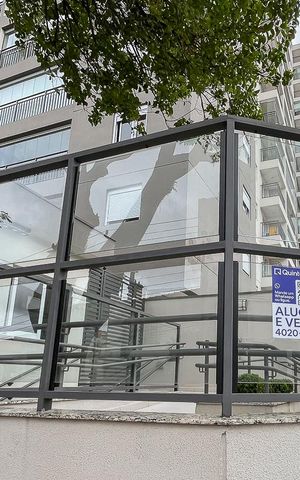 Apartamento para alugar com 55m², 2 quartos e 1 vagaFachada + plaquinha