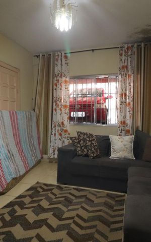 Casa à venda com 125m², 2 quartos e 1 vagaSala