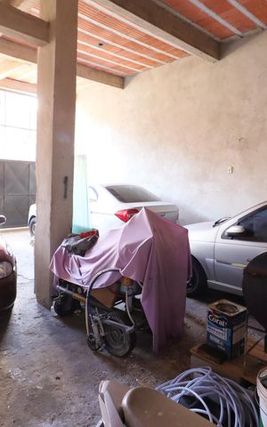 Casa à venda com 220m², 5 quartos e 5 vagasGaragem