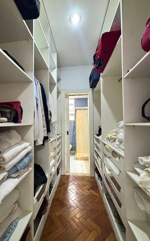 Apartamento à venda com 150m², 3 quartos e sem vaga Apartamento à venda com 150m², 3 quartos e sem vagaSuíte - closet